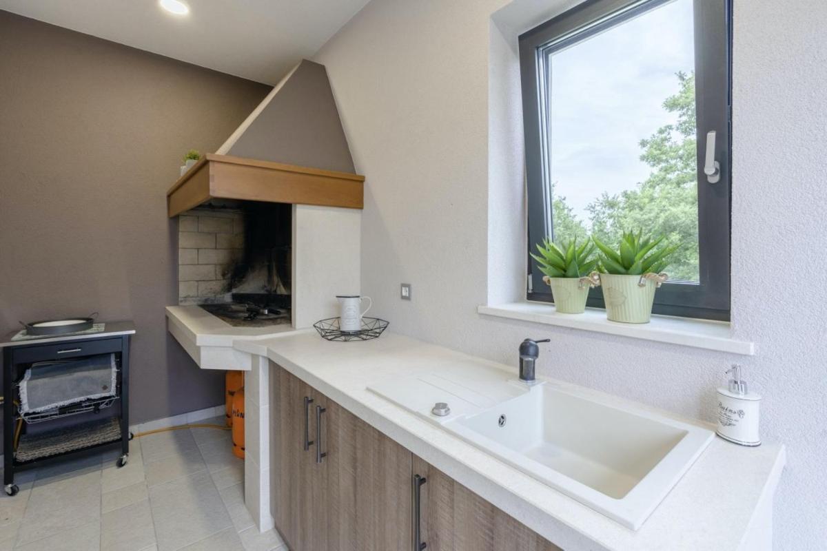 Villa Pedena In Sveta Katarina - Haus Fuer 8-10 Personen Benazici ภายนอก รูปภาพ